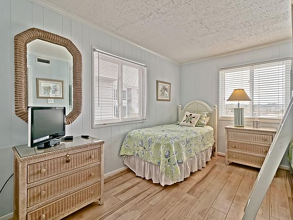3rd image of 301 W First Street #2