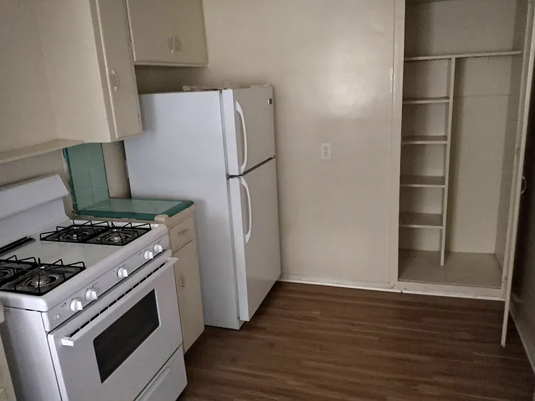 671 Landfair Ave #10 — Photo 2