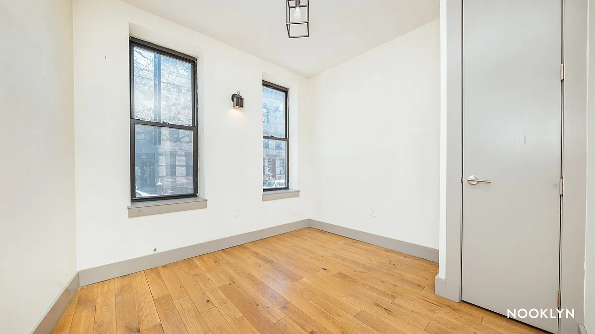 Building Photo - 18-73 Menahan St #1A