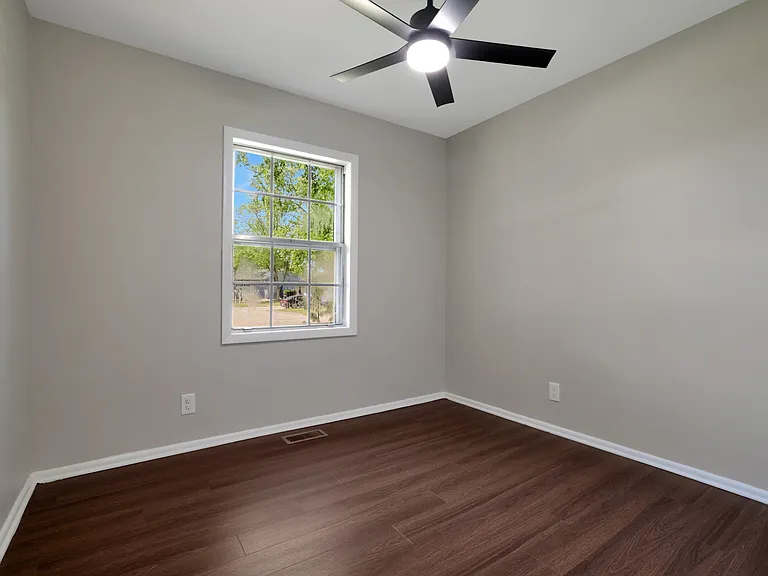 419 Waverly Ave — Photo 19