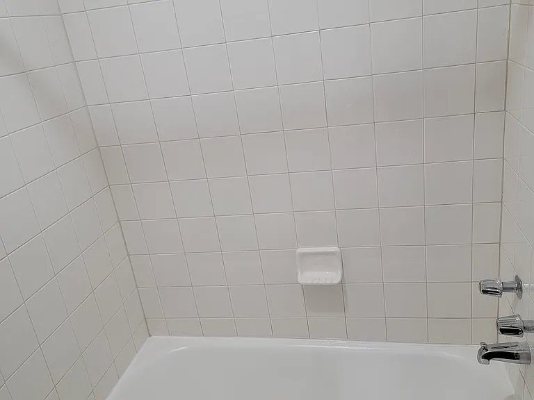 Graylyn Apartments — Photo 12