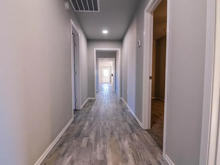 327 Hiracheta Dr — Photo 3