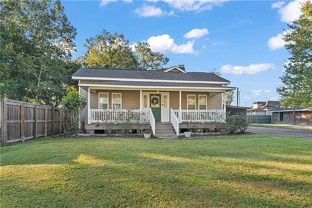 3 bed, 2.0 bath, 1539 sqft, $2,300 — Photo 3