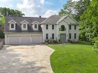 9045 E Emerald Dr, Effingham, IL 62401