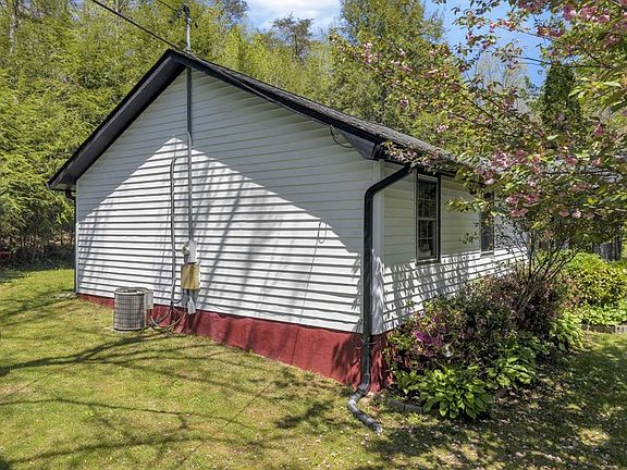 3rd image of 820 Ash Loop Rd
