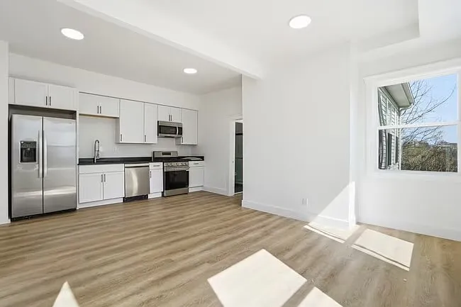2210 Eureka Ter — Photo 12