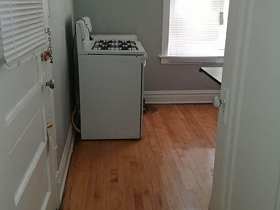 5th image of 1144 Pleasant St APT 2E