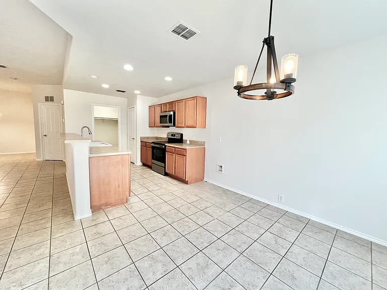 903 Mazatlan Ct — Photo 6