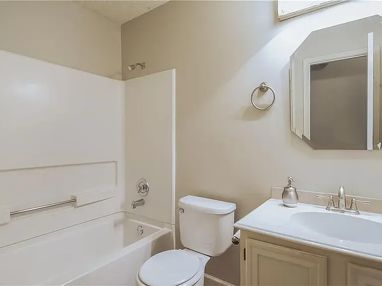 4249 Pinewood Dr — Photo 3