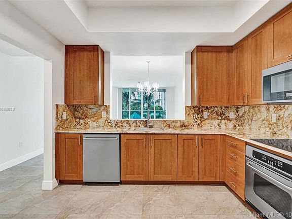 4th image of 3340 NE 190th St APT 403