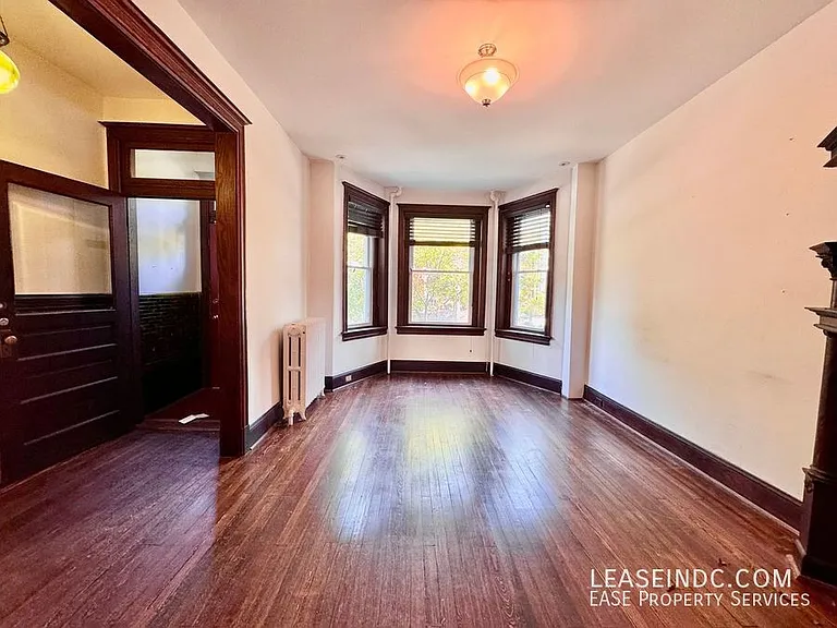 128 Adams St NW — Photo 5