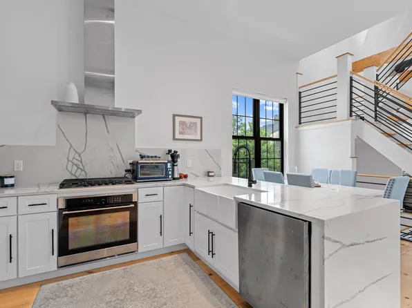 11 Washington St #A, Montclair, NJ 07042