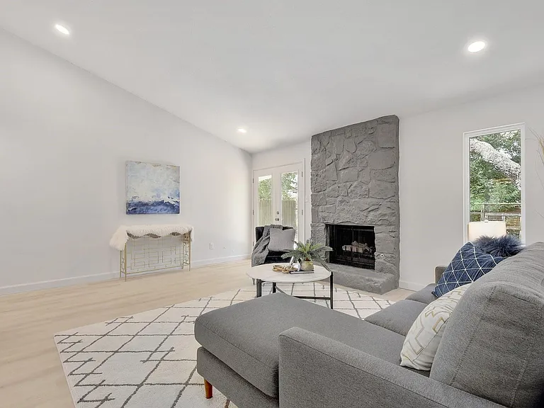 4011 Eskew Dr — Photo 2