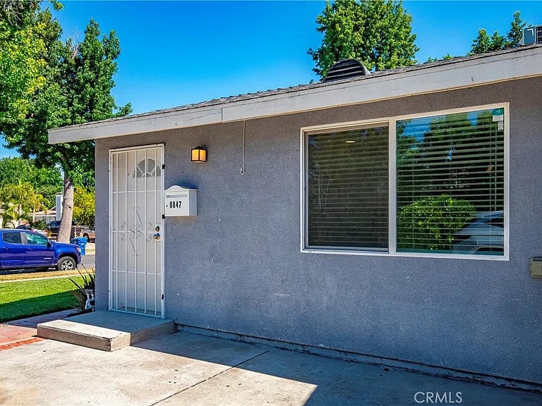 8847 Debra Ave — Photo 2