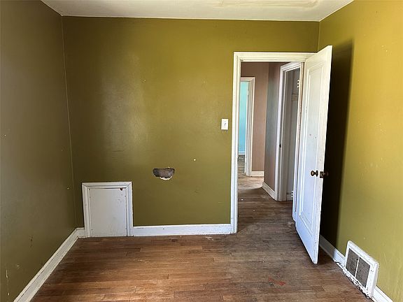 2nd image of 1005 E 10th St S