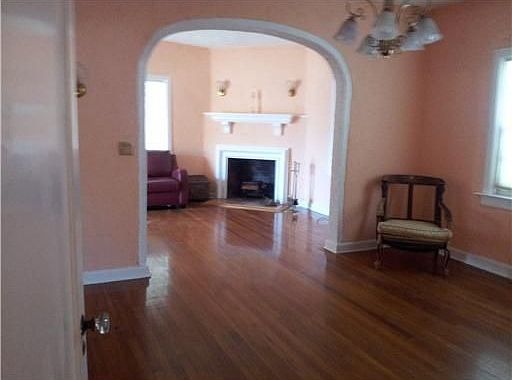 4th image of 321 Alesio Ave