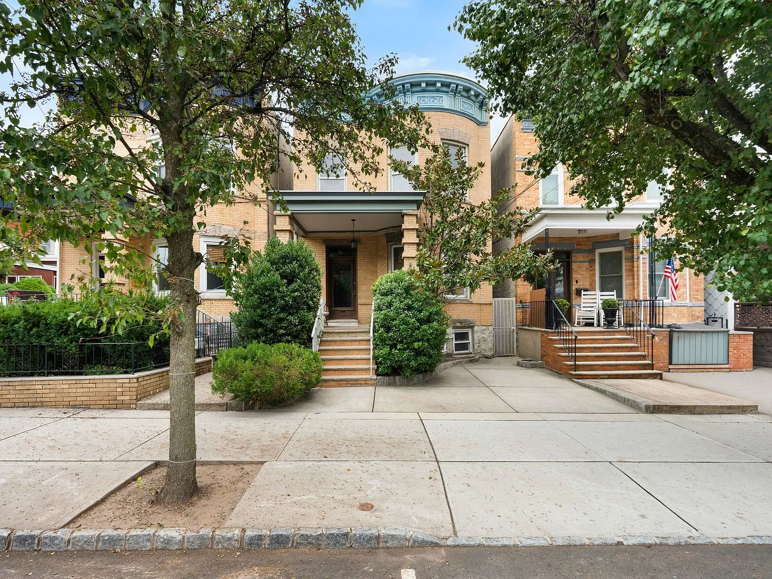 2 bed, 1.0 bath, $3,600 — Photo 1