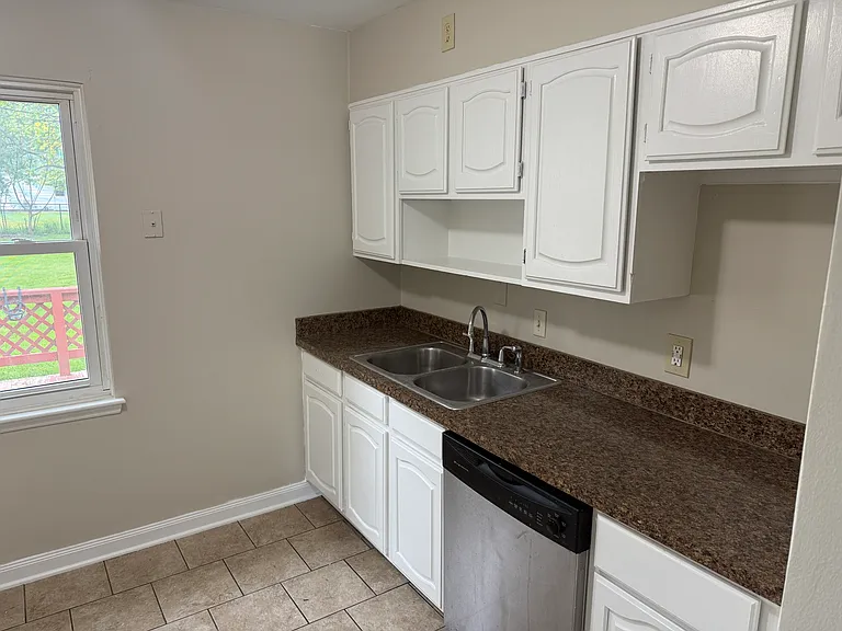 9047 Newkirk Dr — Photo 23