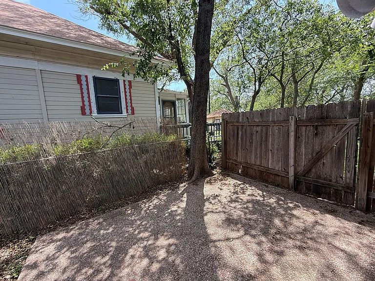 4520 Depew Ave — Photo 31