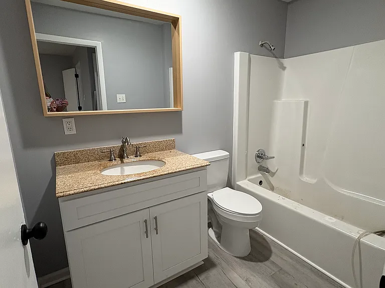 7004 Warwick Blvd — Photo 8
