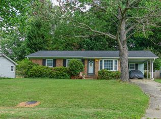 32 Pinedale Rd, Candler, NC 28715