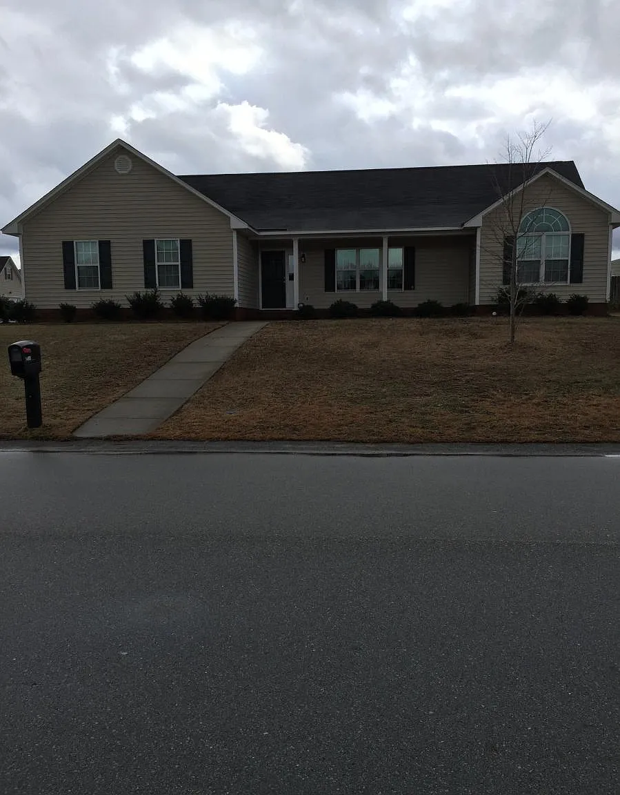 3 bed, 1388 sqft, $1,650 — Photo 1
