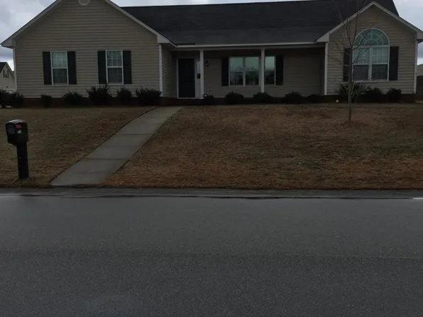 1405 Snowy Egret Dr, Fayetteville, NC 28306