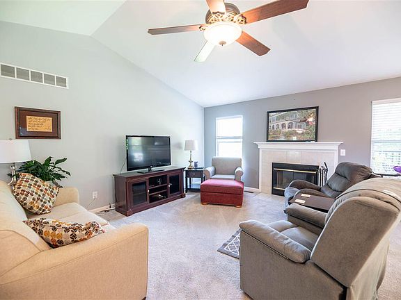 4th image of 535 Rosebud Cir