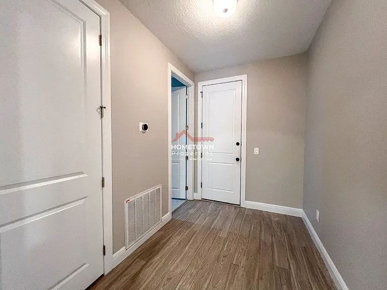 1467 W Shores Blvd — Photo 34