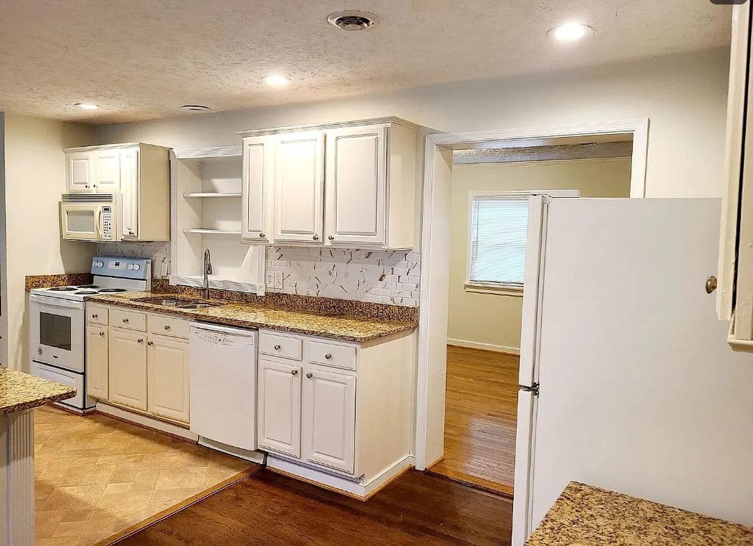 Darling 3 Bedroom Rancher In Sandston! — Photo 3