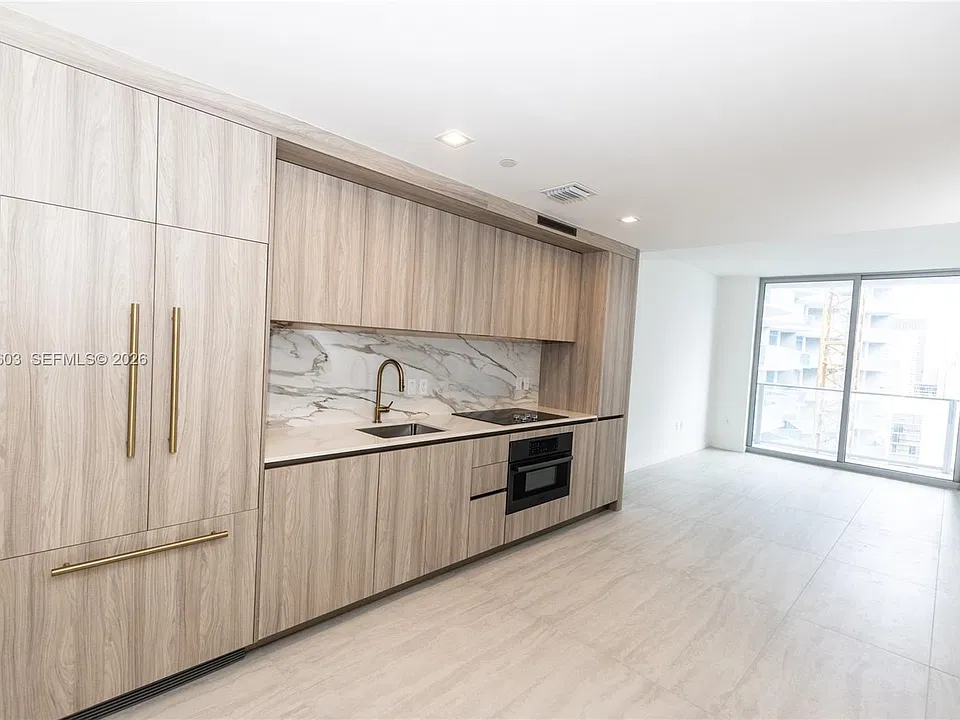 77 SE 5th St #1803