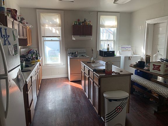 2nd image of 416 E Maxwell St #1