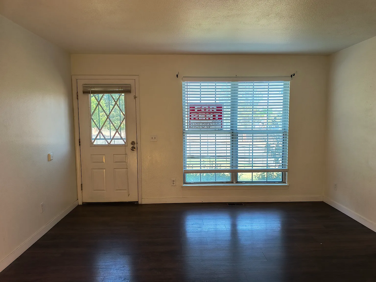 2 bed, 1.5 bath, 1036 sqft, $1,850 — Photo 2