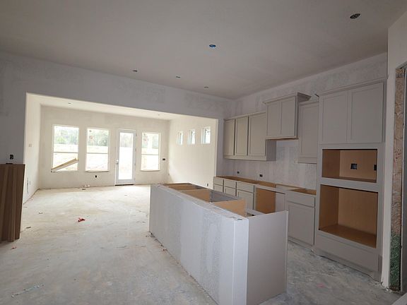 2nd image of 833 Corvallis Dr