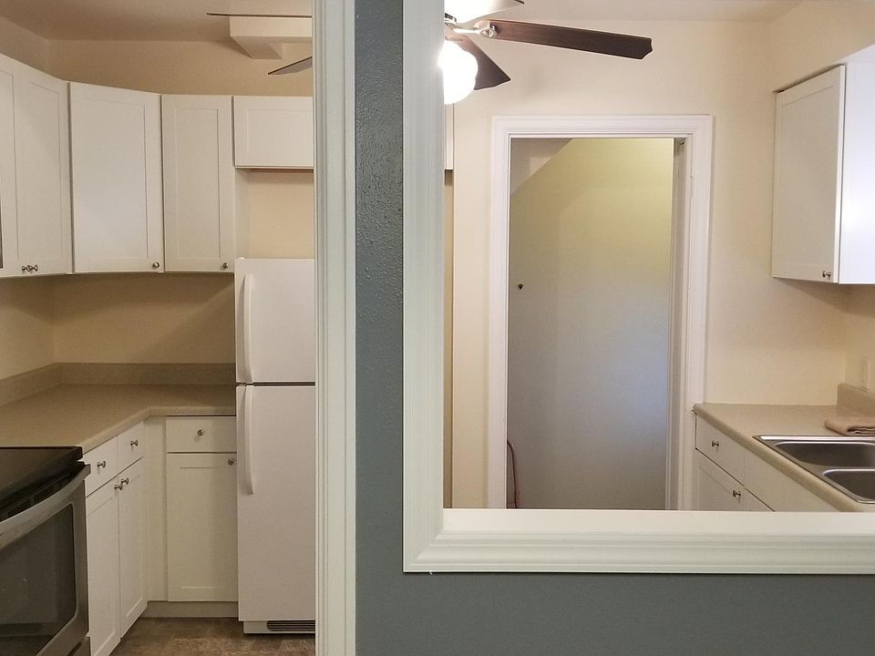 Newly remodeled, large kitchen with tons of cabinet space