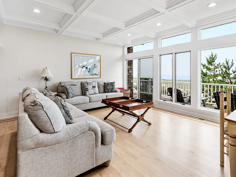329 Dune Rd — Photo 14