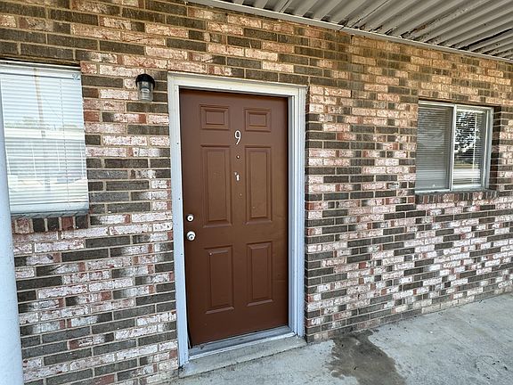 2nd image of 1012 Wells Cir #9