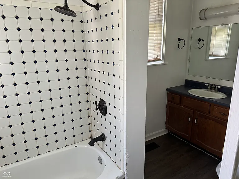 603 E Clyde St — Photo 11