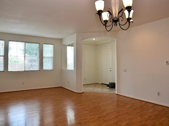 3rd image of 13059 Scarborough Ave