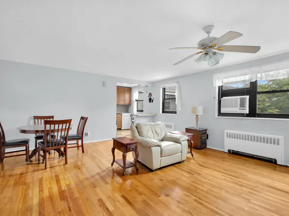 21-29 Utopia Parkway image 7 of 8