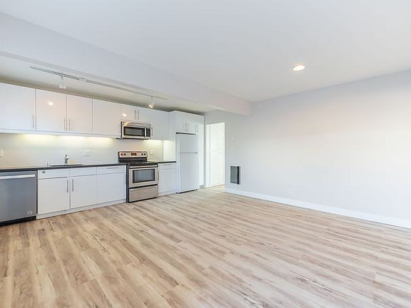 3rd image of 4127 35th St APT 2