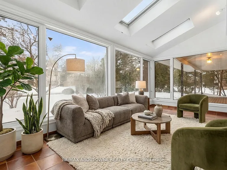 145 Wolfdale Ave — Photo 14