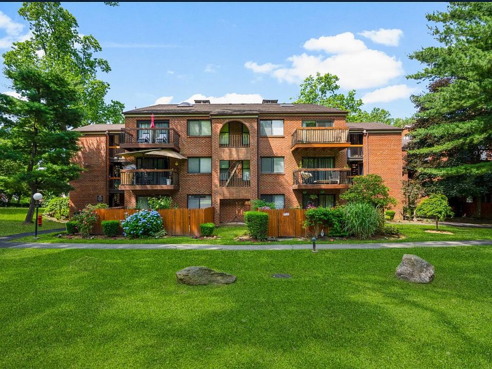 1st image of 18 Bronxville Glen Dr APT 11