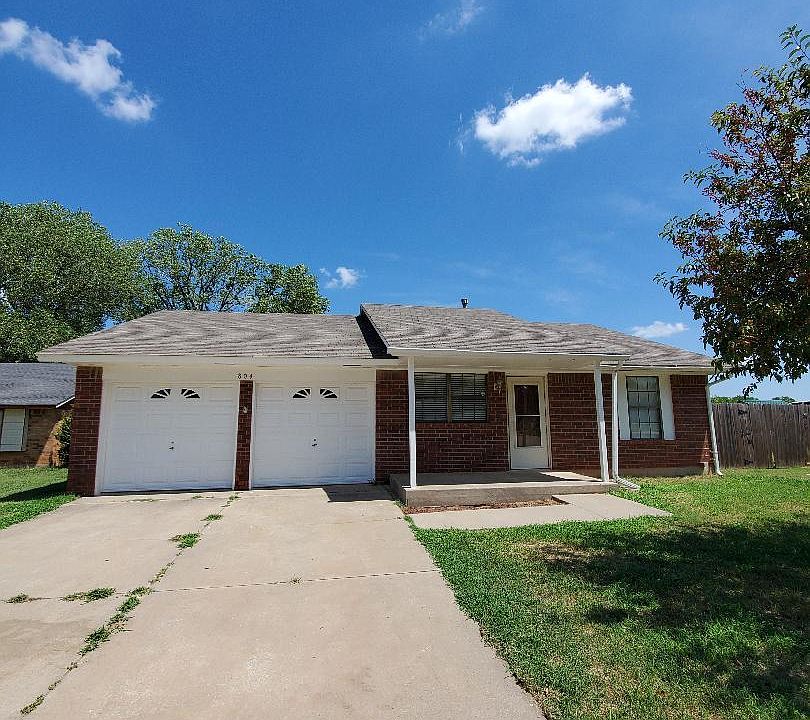 1st image of 804 N Ramblin Oaks Dr