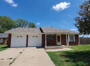 804 N Ramblin Oaks Dr, Moore, OK 73160