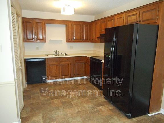3rd image of 834 Iredell St