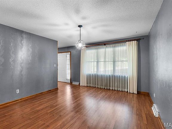4th image of 3814 Carolewood Dr
