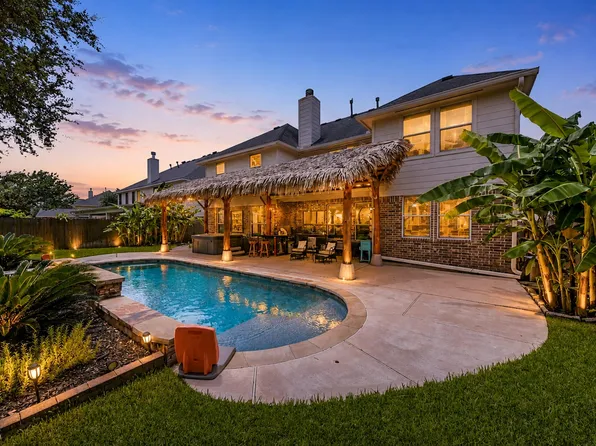 704 White Oak Pointe Dr, League City, TX 77573