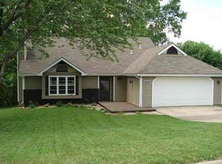 1015 Lakecrest Rd, Lawrence, KS 66049