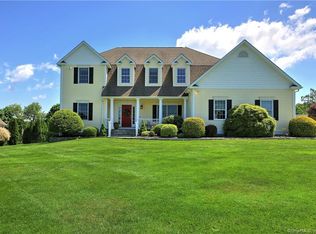 68 Old Dairy Ln, Shelton, CT 06484